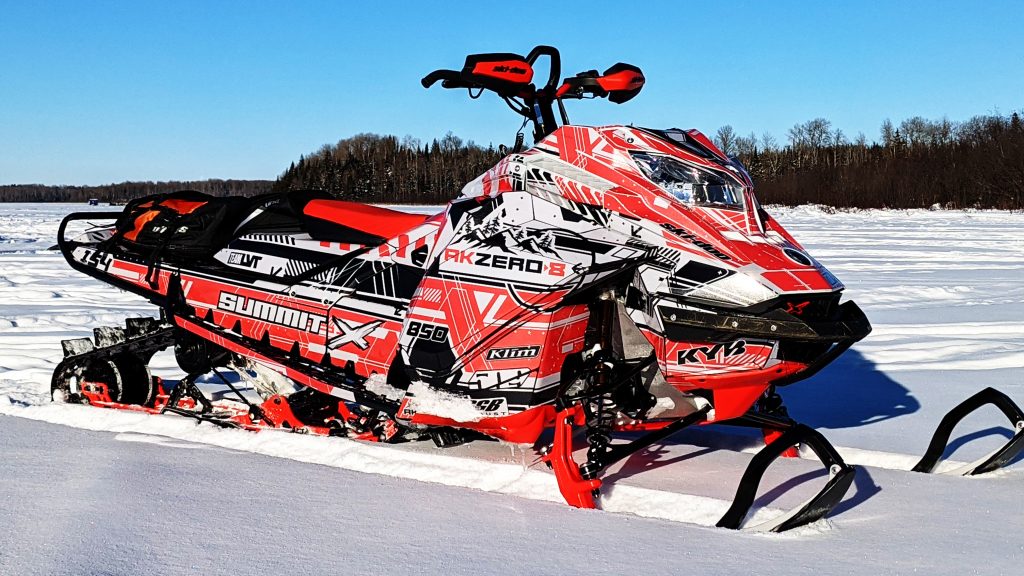 Ski-Doo sous la neige et kit graphique AK08 Turbo-rouge